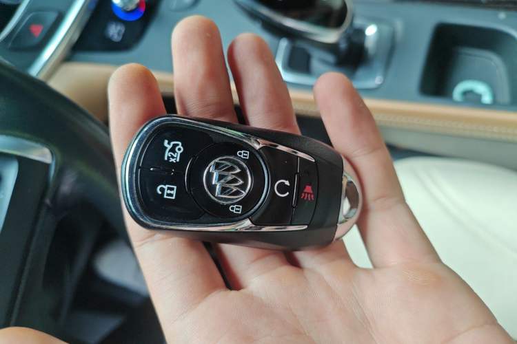 Used Buick LaCrosse 2018 28T Luxury Model Vehicle Key