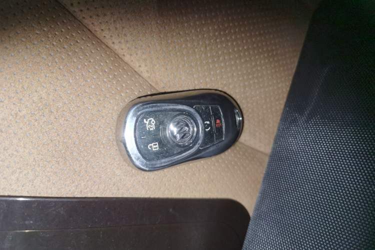 Used Buick LaCrosse 2018 28T Elite Edition Vehicle Key