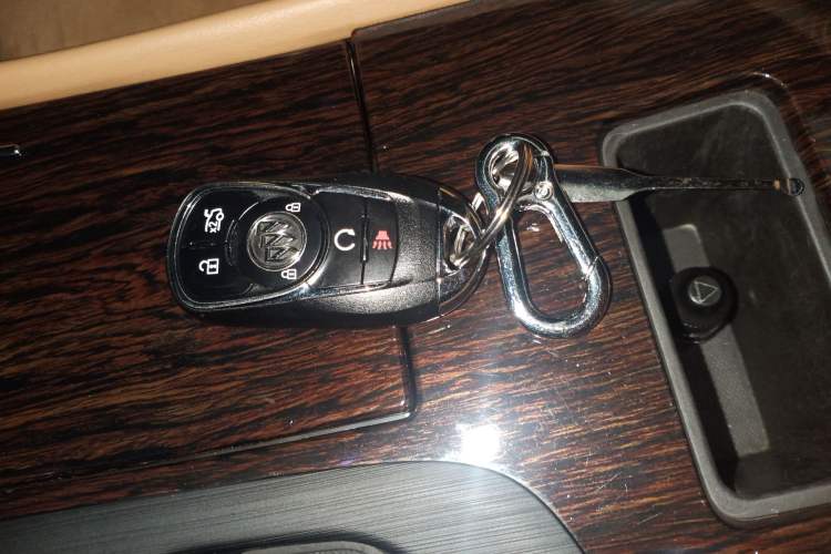Used Buick LaCrosse 2018 28T Elite Edition Vehicle Key