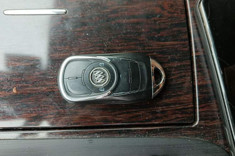 Used Buick LaCrosse 2018 28T Luxury Model Vehicle Key