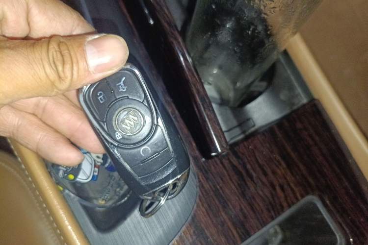 Used Buick LaCrosse 2018 28T Elite Edition Vehicle Key