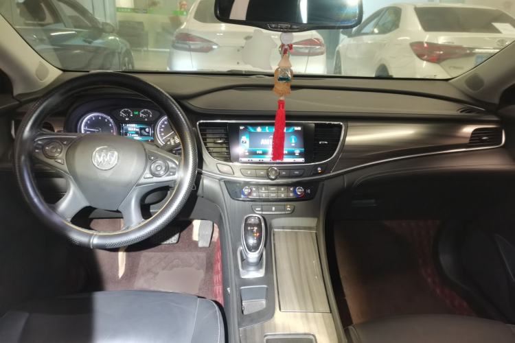 Used Buick LaCrosse 2018 20T Elite Edition Center Console