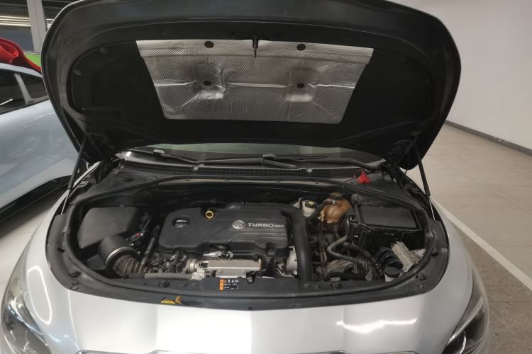 Used Buick LaCrosse 2018 20T Elite Edition Engine Bay