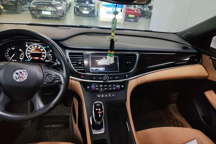 Used Buick LaCrosse 2018 20T Luxury Model Audio And AC Panel