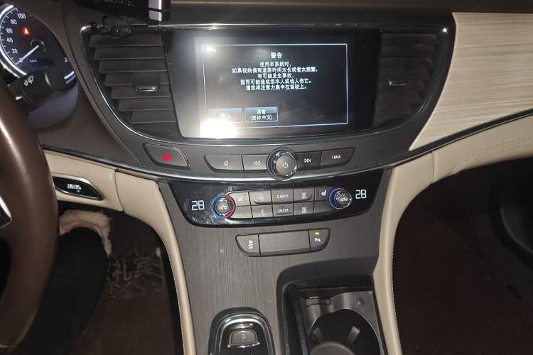 Used Buick LaCrosse 2018 30H Elite Edition Audio And AC Panel
