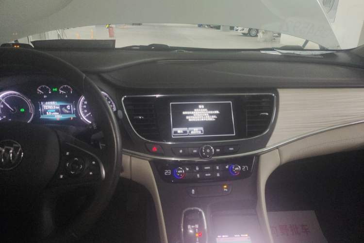 Used Buick LaCrosse 2018 30H Elite Edition Audio And AC Panel