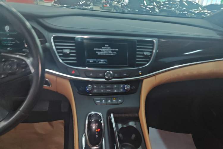 Used Buick LaCrosse 2018 28T Luxury Model Audio And AC Panel