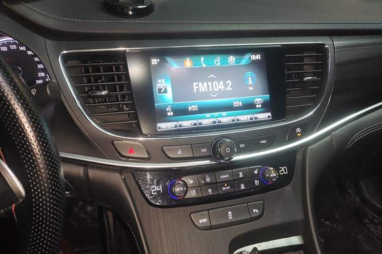 Used Buick LaCrosse 2018 20T Elite Edition Audio And AC Panel