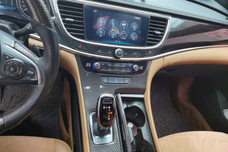 Used Buick LaCrosse 2018 28T Elite Edition Audio And AC Panel
