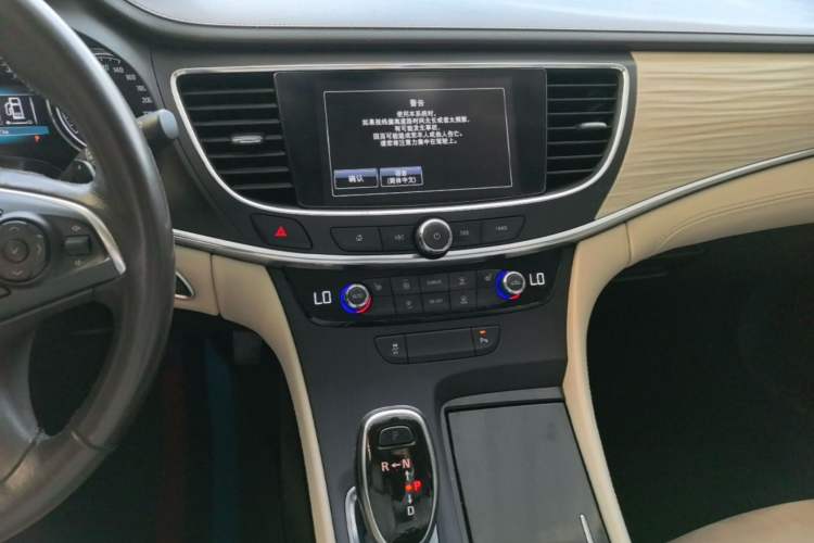 Used Buick LaCrosse 2018 30H Elite Edition Audio And AC Panel