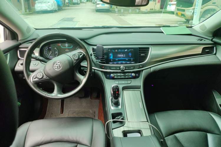 Used Buick LaCrosse 2018 20T Elite Edition Center Console