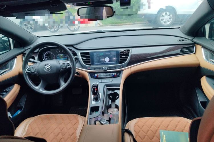 Used Buick LaCrosse 2018 28T Elite Edition Center Console