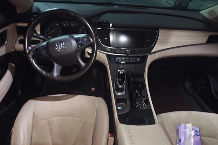 Used Buick LaCrosse 2018 30H Elite Edition Center Console