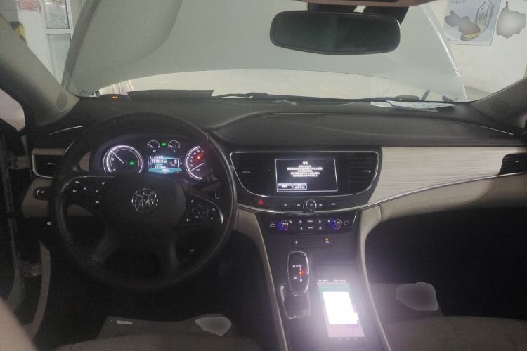 Used Buick LaCrosse 2018 30H Elite Edition Center Console