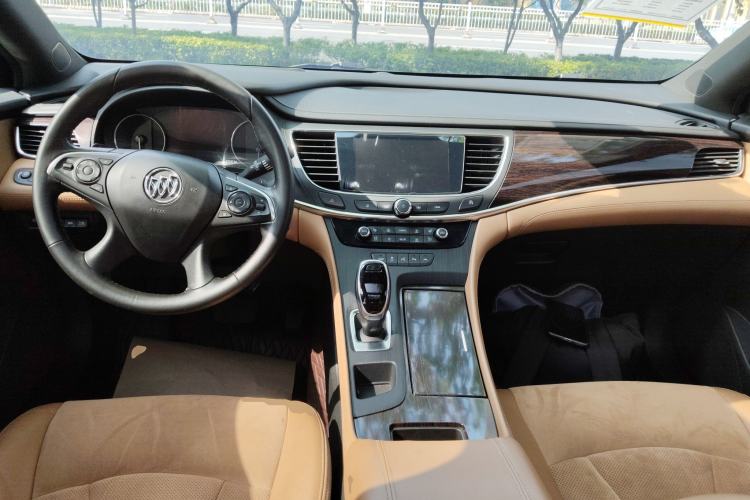 Used Buick LaCrosse 2018 20T Luxury Model Center Console