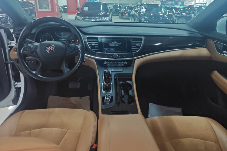 Used Buick LaCrosse 2018 28T Luxury Model Center Console