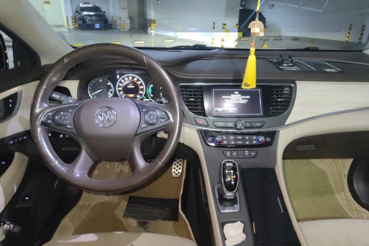 Used Buick LaCrosse 2018 30H Luxury Edition Center Console
