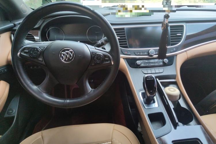 Used Buick LaCrosse 2018 20T Luxury Model Center Console
