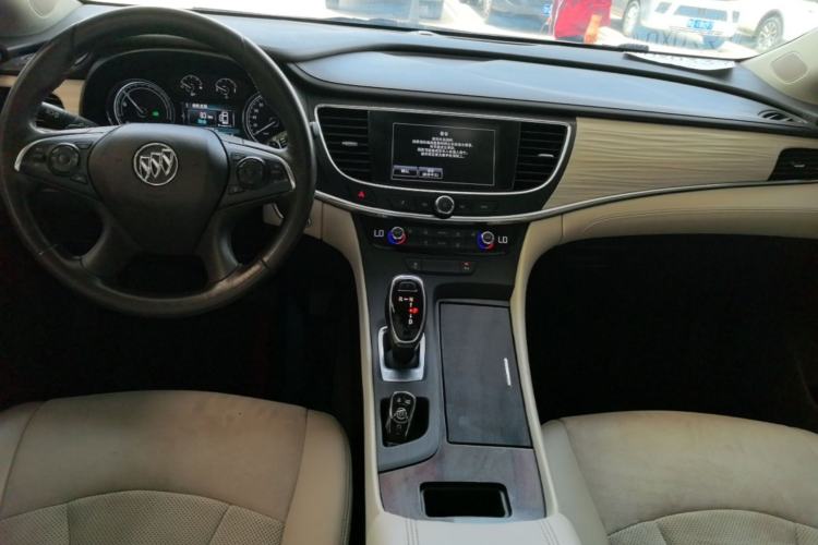 Used Buick LaCrosse 2018 30H Elite Edition Center Console
