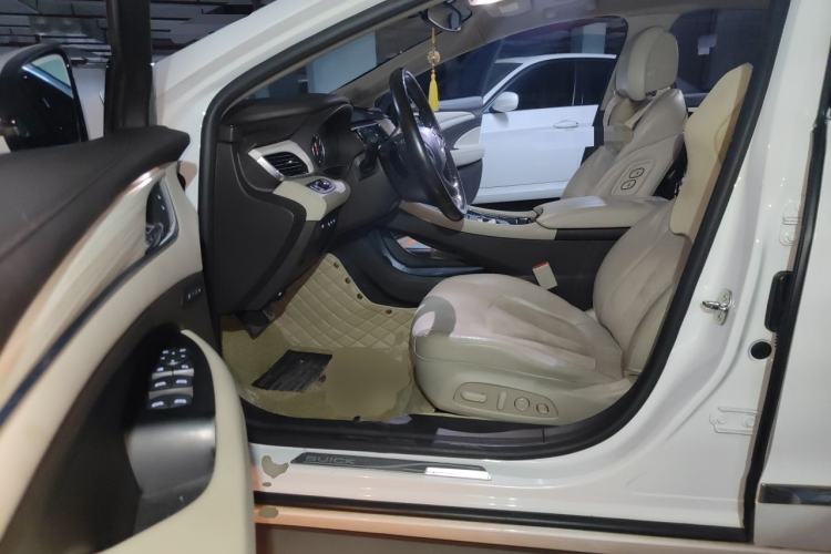 Used Buick LaCrosse 2018 30H Luxury Edition Driver Seat