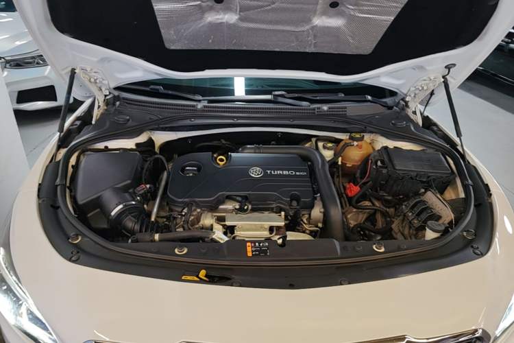 Used Buick LaCrosse 2018 20T Luxury Model Engine Bay