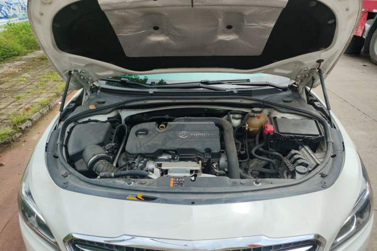 Used Buick LaCrosse 2018 20T Elite Edition Engine Bay