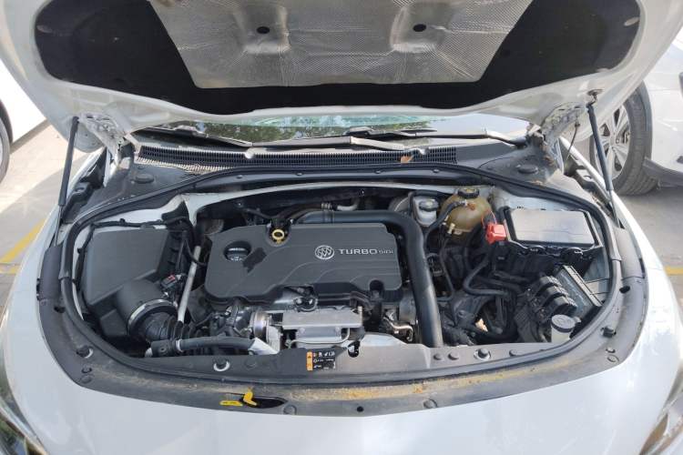 Used Buick LaCrosse 2018 20T Luxury Model Engine Bay