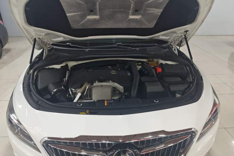 Used Buick LaCrosse 2018 28T Luxury Model Engine Bay