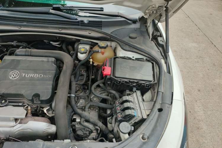Used Buick LaCrosse 2018 20T Elite Edition Engine Bay Left