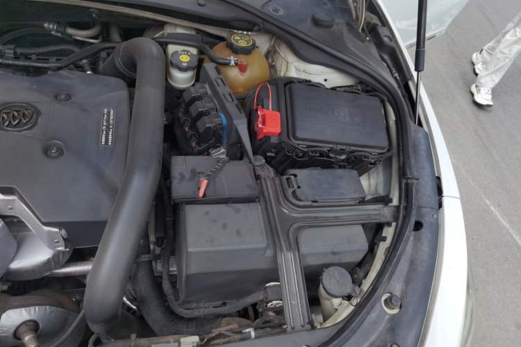 Used Buick LaCrosse 2018 28T Elite Edition Engine Bay Left