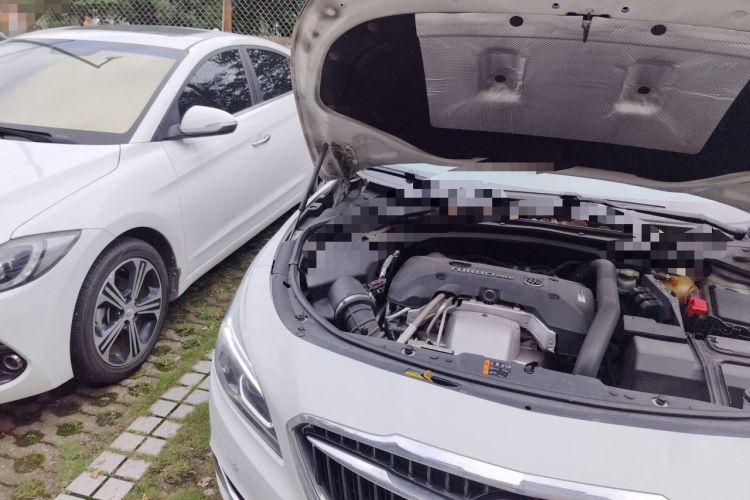 Used Buick LaCrosse 2018 28T Elite Edition Engine Bay Right