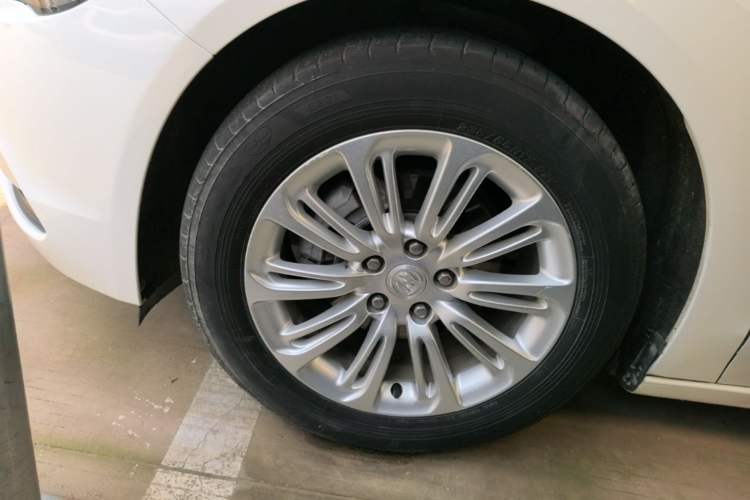 Used Buick LaCrosse 2018 30H Elite Edition Exterior 4