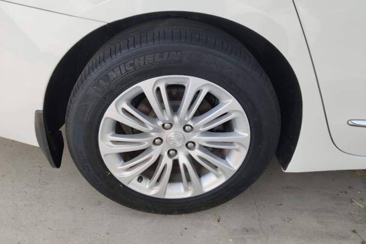 Used Buick LaCrosse 2018 20T Luxury Model Exterior 5