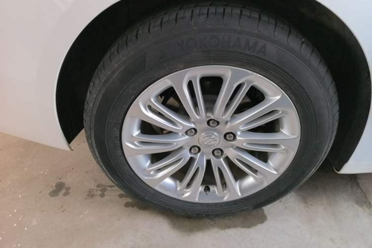 Used Buick LaCrosse 2018 30H Elite Edition Exterior 5