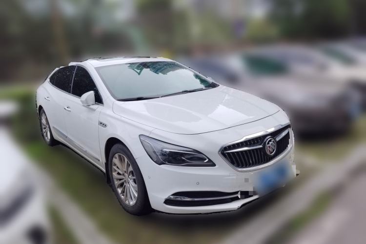 Used Buick LaCrosse 2018 28T Elite Edition Front Right 45 Deg