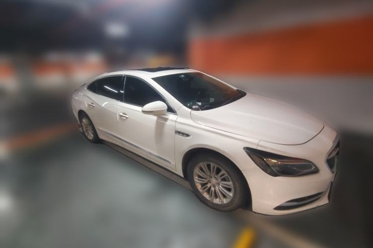 Used Buick LaCrosse 2018 20T Elite Edition Front Right 45 Deg