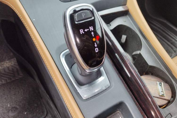 Used Buick LaCrosse 2018 28T Elite Edition Gear Lever