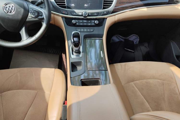 Used Buick LaCrosse 2018 20T Luxury Model Gear Lever