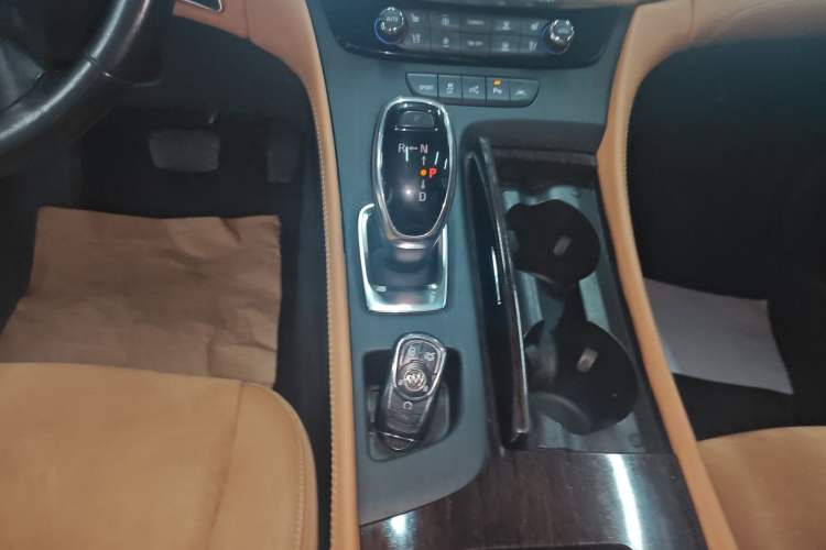 Used Buick LaCrosse 2018 28T Luxury Model Gear Lever