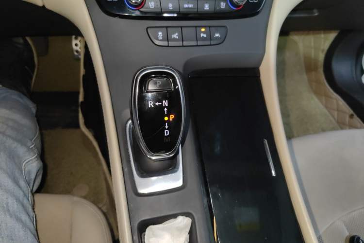 Used Buick LaCrosse 2018 30H Luxury Edition Gear Lever