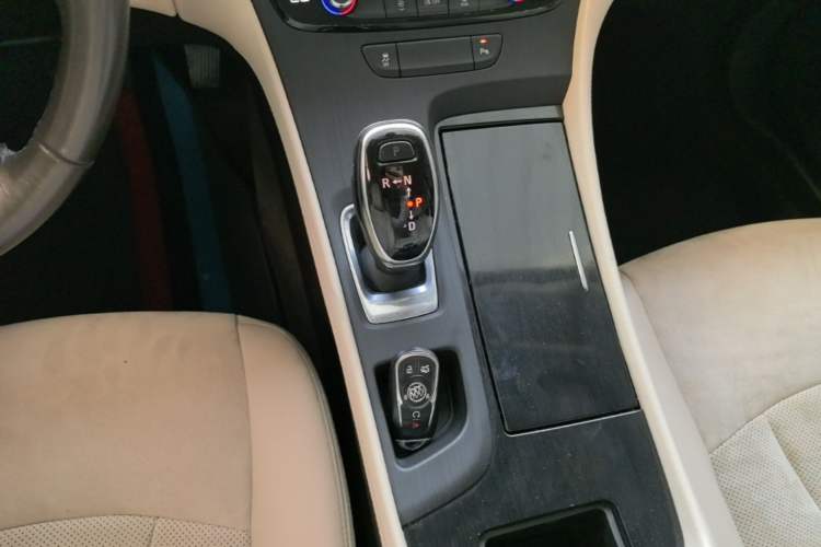 Used Buick LaCrosse 2018 30H Elite Edition Gear Lever