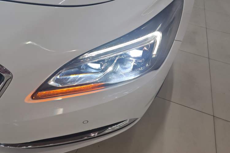 Used Buick LaCrosse 2018 28T Luxury Model Left Front Headlight