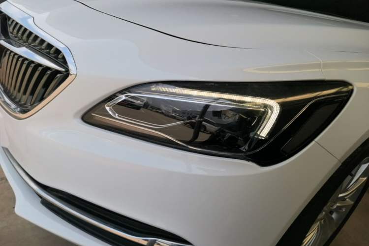 Used Buick LaCrosse 2018 30H Elite Edition Left Front Headlight