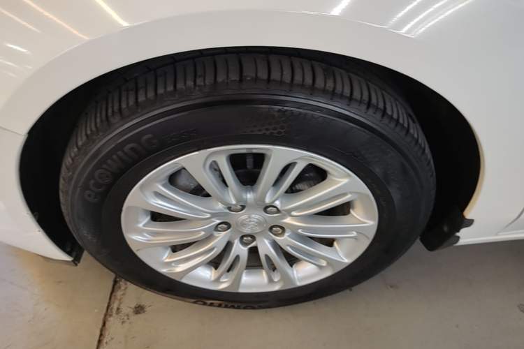 Used Buick LaCrosse 2018 20T Luxury Model Left Front Wheel Hub