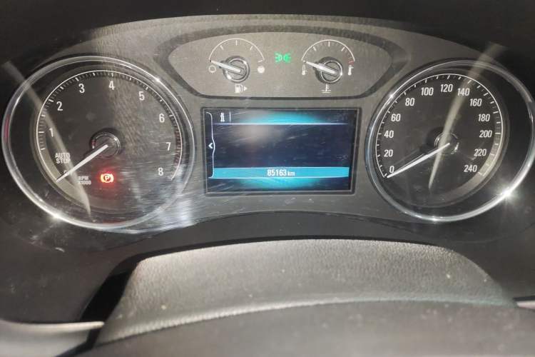 Used Buick LaCrosse 2018 20T Elite Edition Odometer Close Up