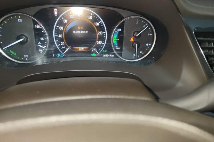 Used Buick LaCrosse 2018 30H Luxury Edition Odometer Close Up