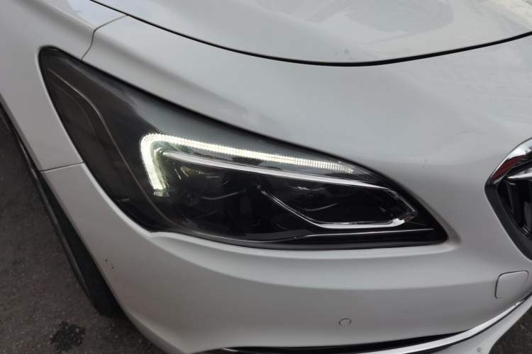 Used Buick LaCrosse 2018 28T Elite Edition Right Front Headlight