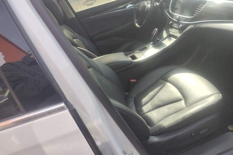 Used Buick LaCrosse 2018 20T Elite Edition Right Front Seat