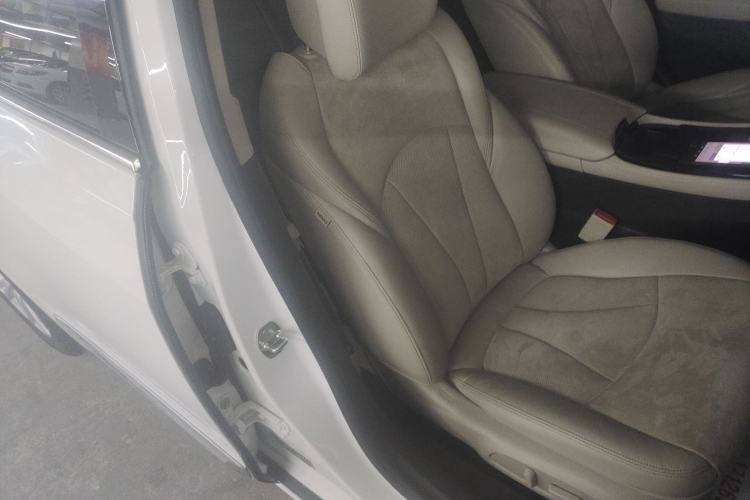 Used Buick LaCrosse 2018 30H Elite Edition Right Front Seat