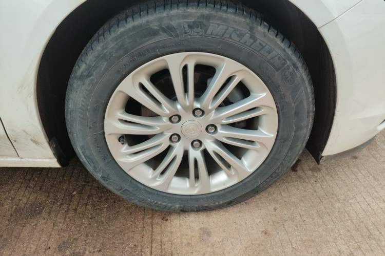 Used Buick LaCrosse 2018 20T Elite Edition Right Front Wheel Hub